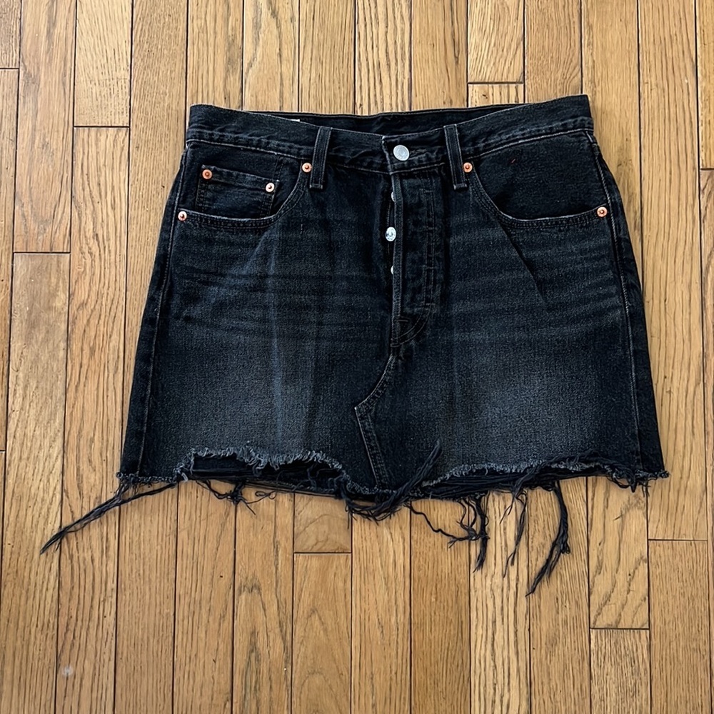 Levi’s black distressed denim skirt